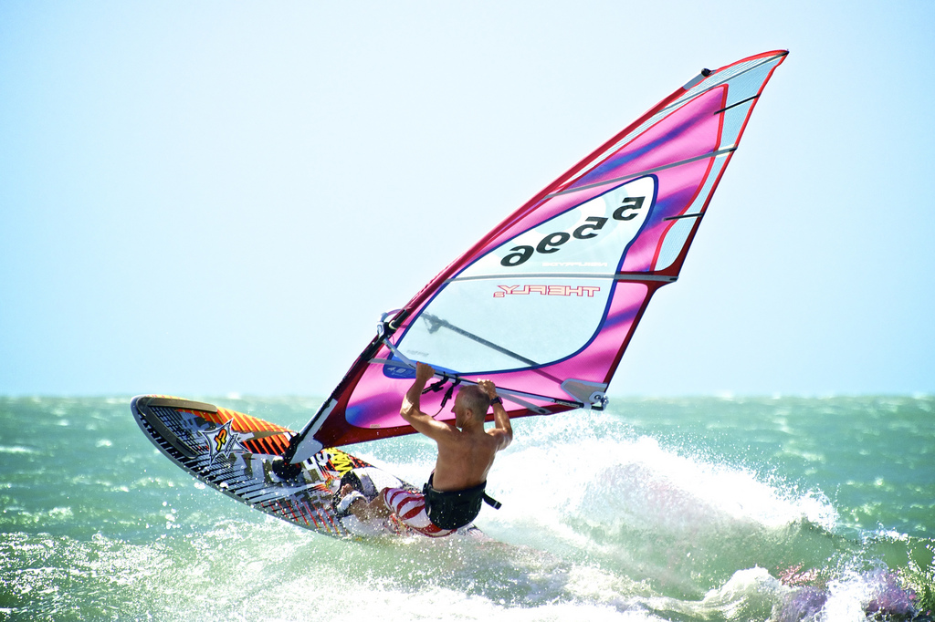 (windsurfing.jpg)