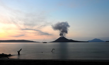 (vulkan_na_morju.jpg)